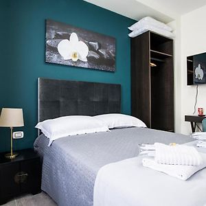 Kleine Kamer met een King Size Bed